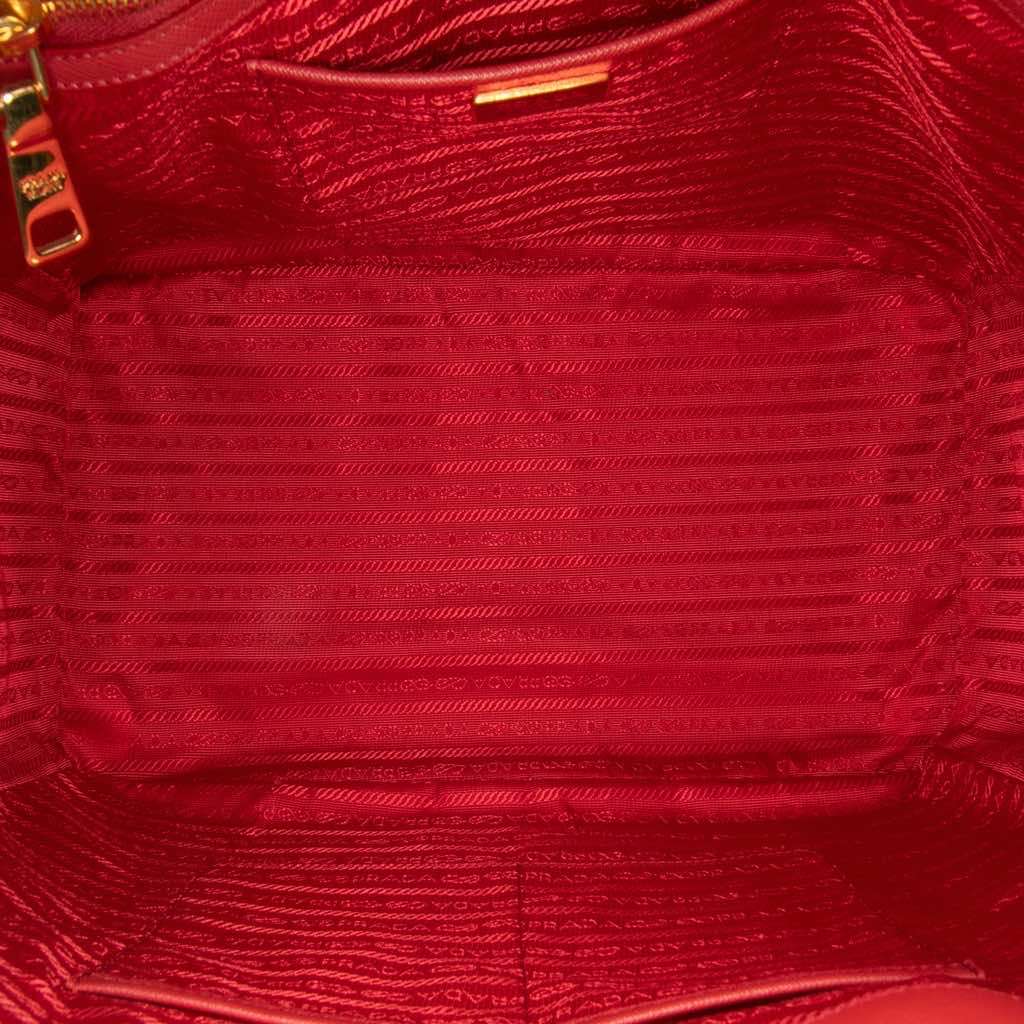 Prada Large Saffiano Lux Galleria Tote Pink Leather Very good - Model View