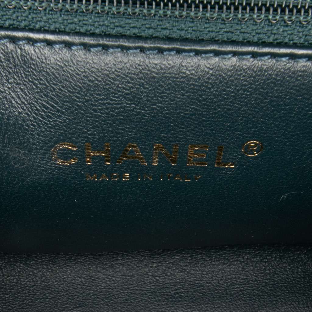 Chanel CC Chevron Calfskin Medal Flap Green Leather Good - Box View