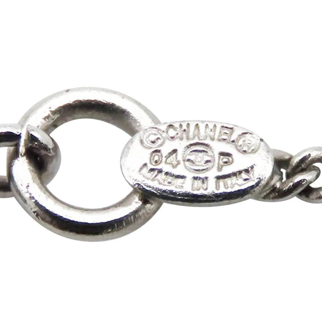 Chanel CC Silver Plated Enamel Heart and Clover Charm Pendant Necklace Silver Silver Very good - Model View