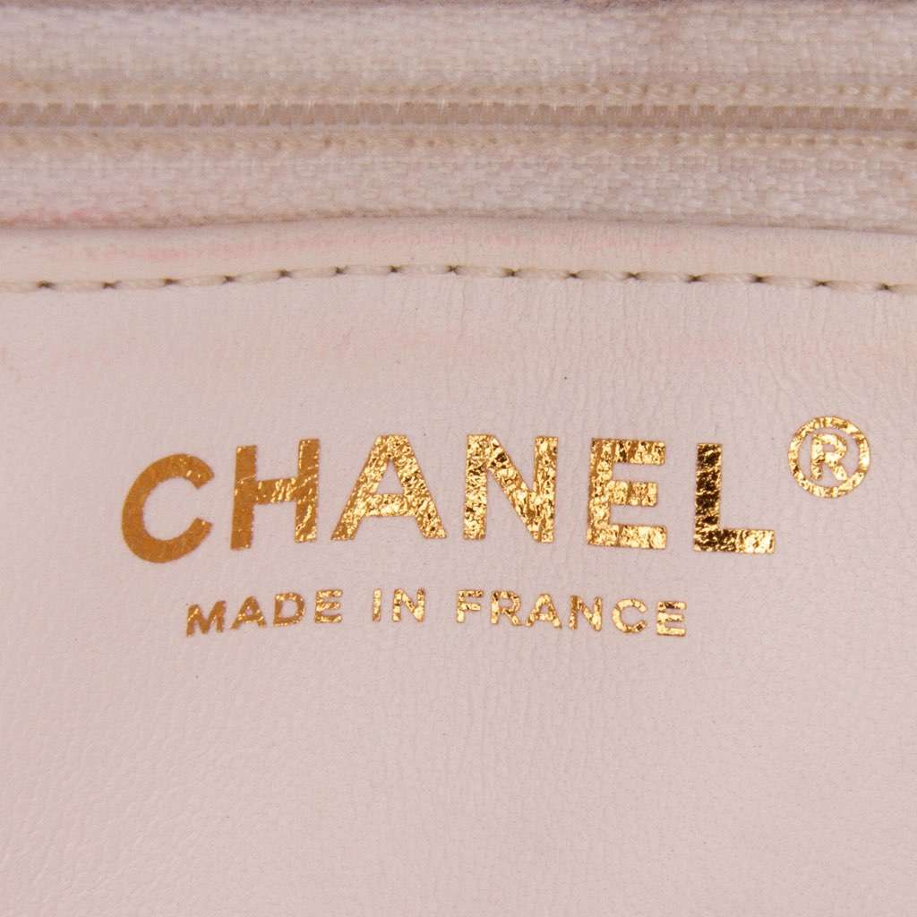 Chanel Medium Quilted Caviar Sweet Classic Flap White Leather Good condition - Box View