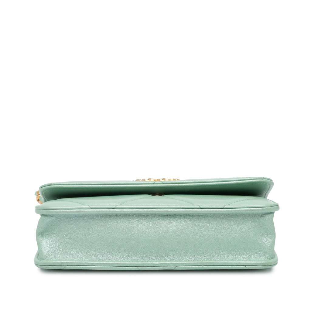Chanel Quilted Lambskin 19 Wallet on Chain Green Leather Very good - Inside View