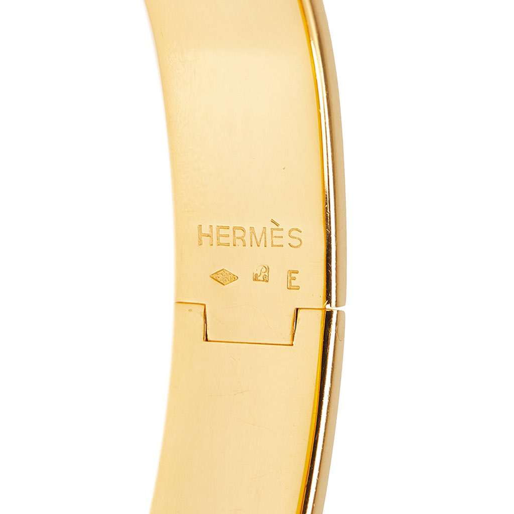 Hermès Narrow Printed Enamel Loquet Hinge Bracelet Yellow Good condition - Model View