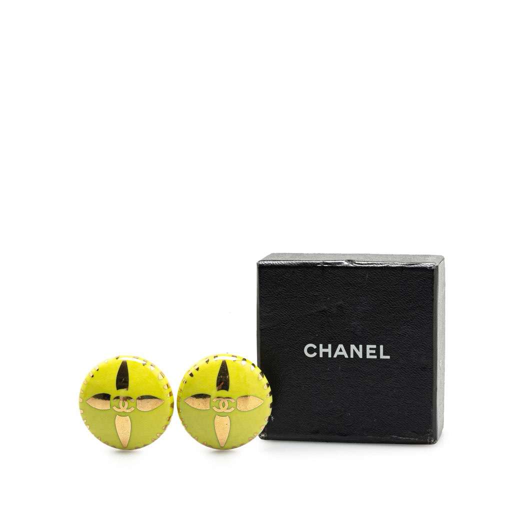 Chanel Gold Plated and Resin CC Round Clip On Earrings Yellow Very good - Model View