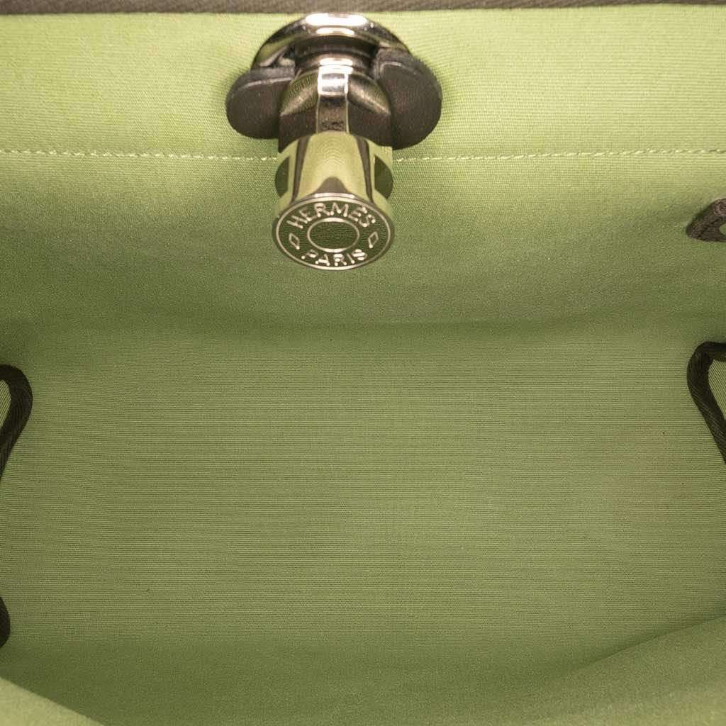 Hermès Toile Herbag Zip 31 Green Canvas Good condition - Model View