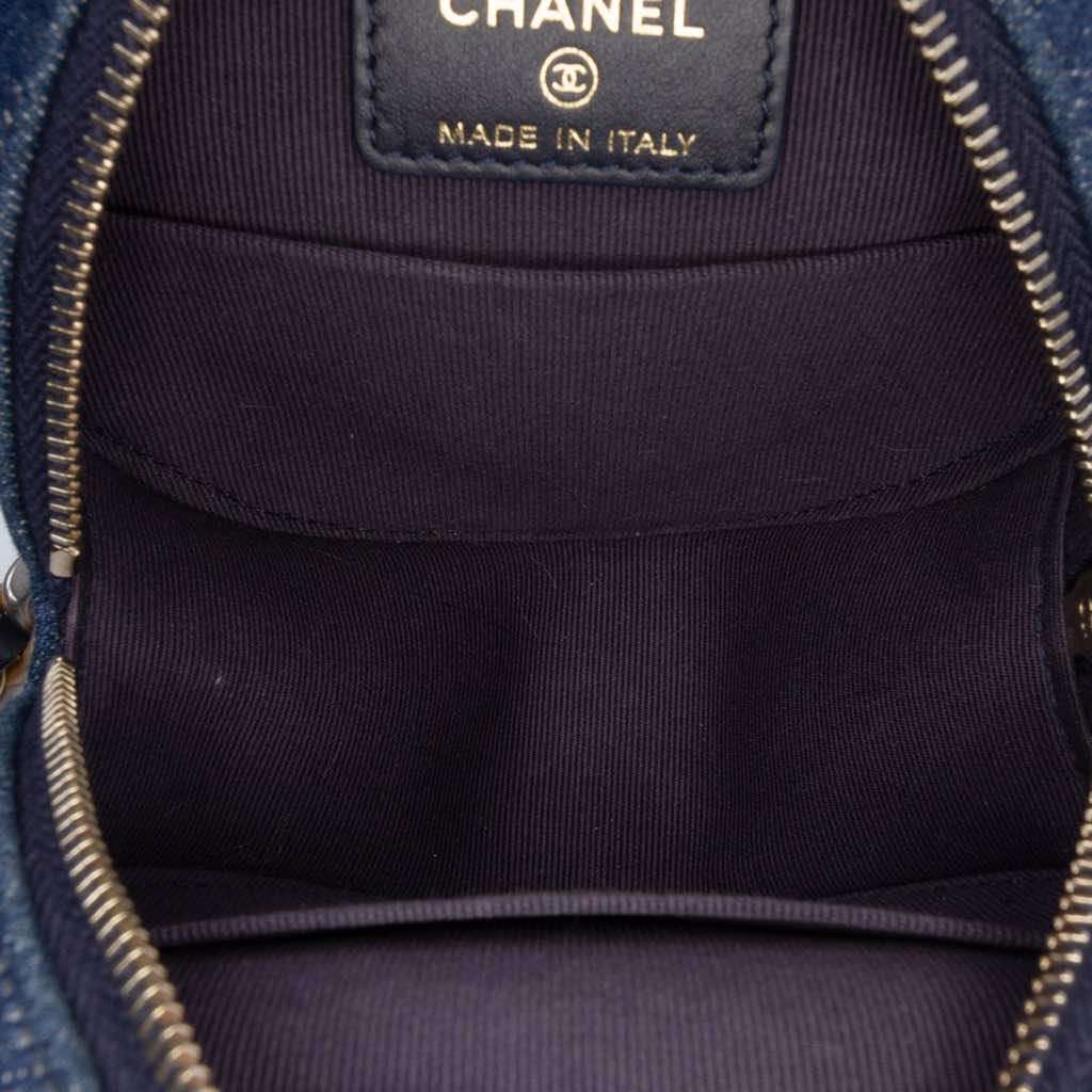 Chanel Denim 19 Round Clutch with Chain Blue Denim Very good condition - Model View