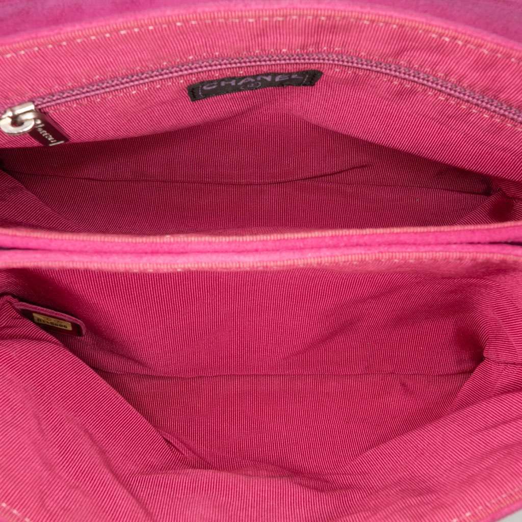 Chanel CC Choco Bar Suede Beaded Chain Flap Pink Leather Very good condition - Model View