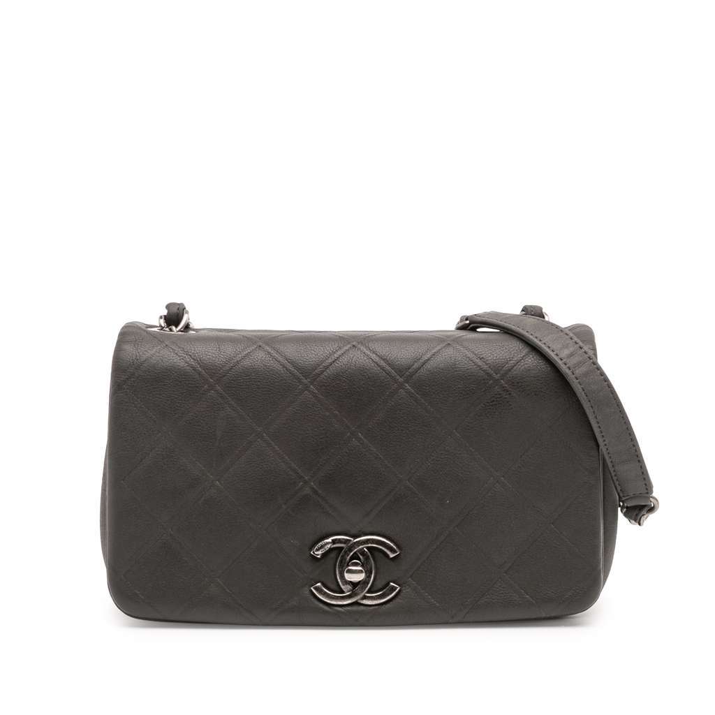 Chanel Diamond Embossed Calfskin New Chic Flap Grey Leather Very good - Front View