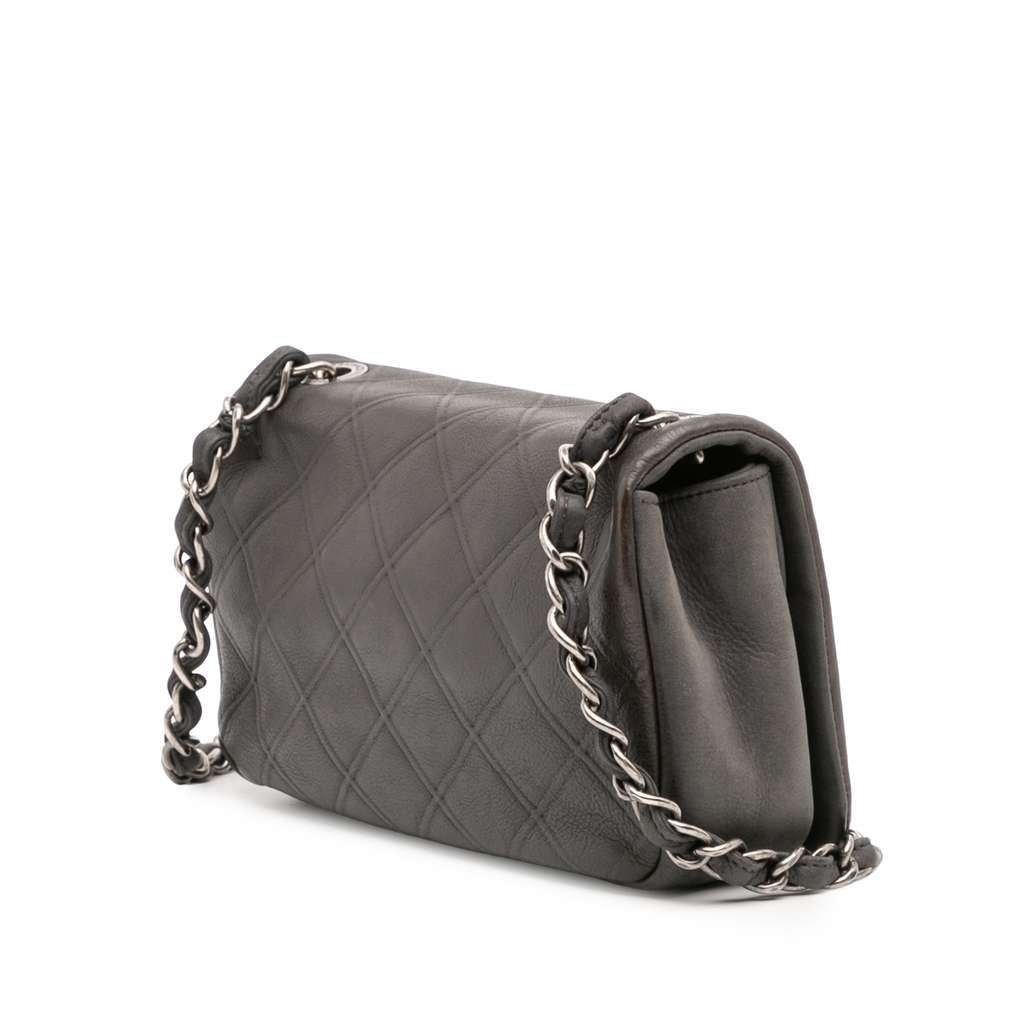 Chanel Diamond Embossed Calfskin New Chic Flap Grey Leather Very good - Back View