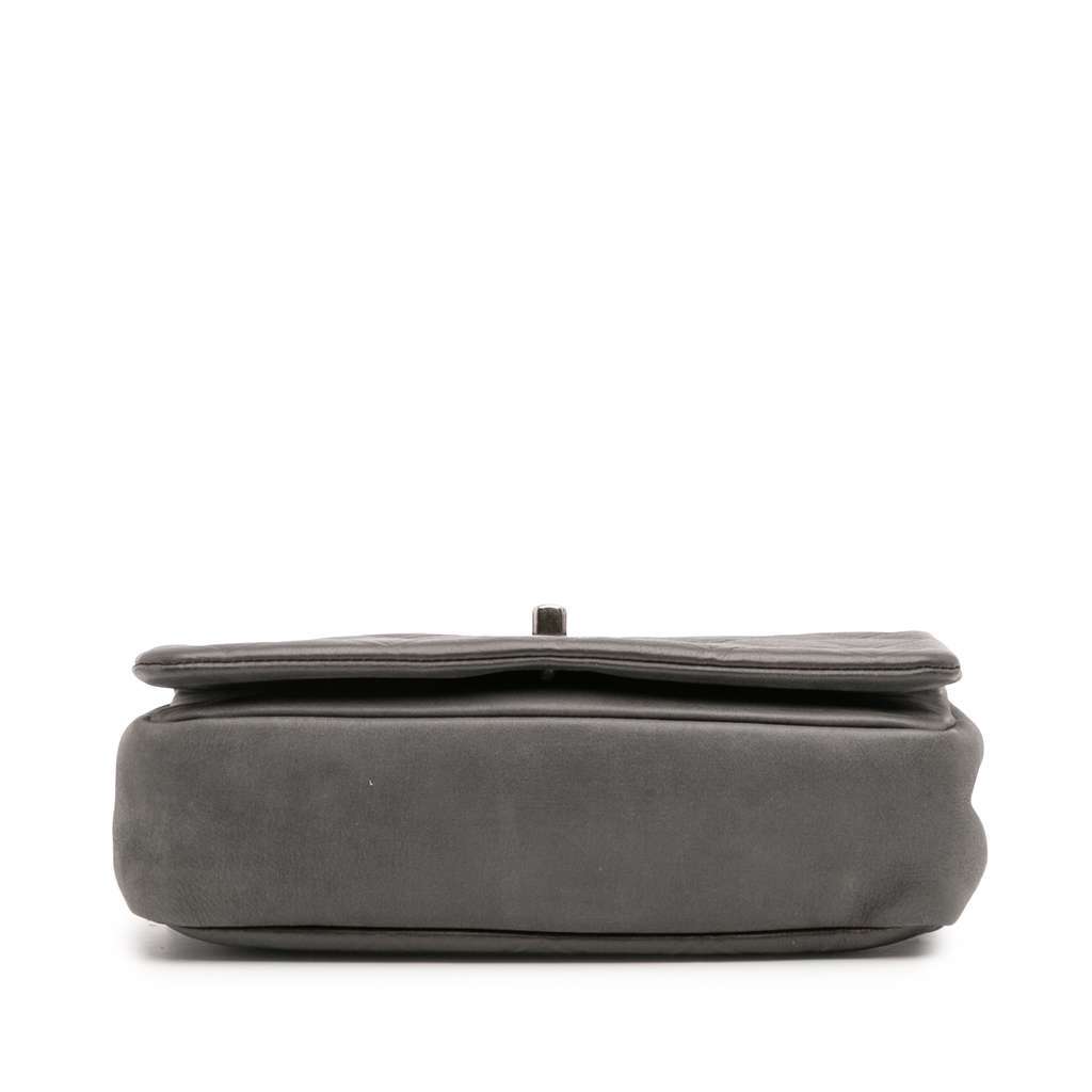 Chanel Diamond Embossed Calfskin New Chic Flap Grey Leather Very good - Inside View