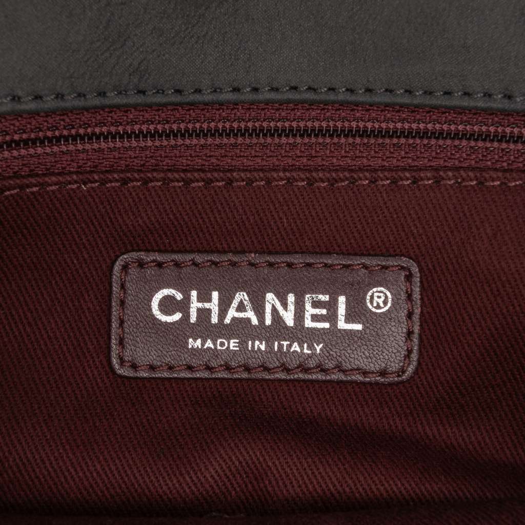 Chanel Diamond Embossed Calfskin New Chic Flap Grey Leather Very good - Box View
