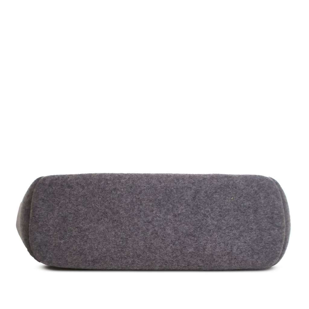 Hermès Feutre Sac de Pansage Groom Bag Grey Wool Good condition - Model View
