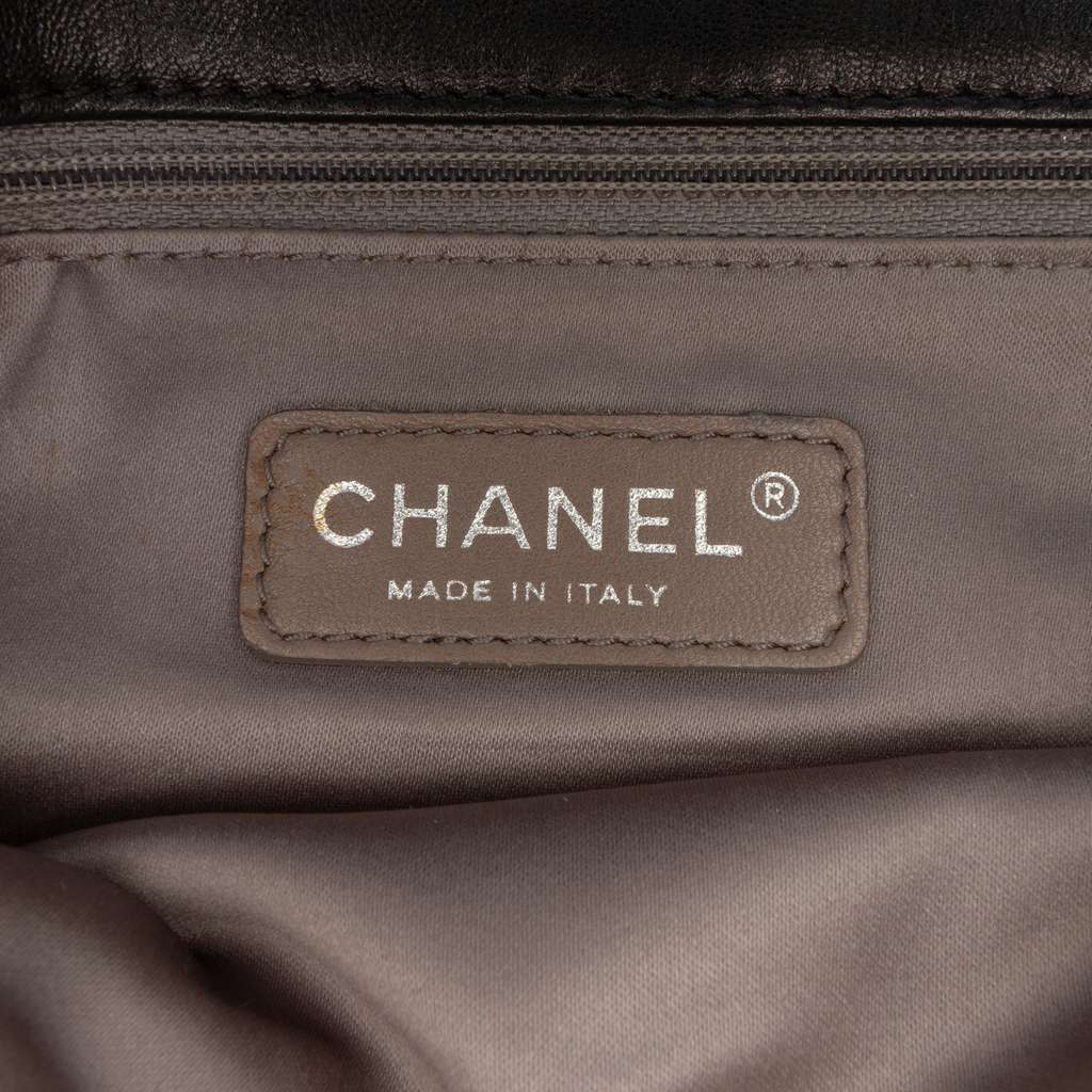 Chanel Quilted Metallic Distressed Lambskin CC Crystal Flap Black Leather Very good - Box View