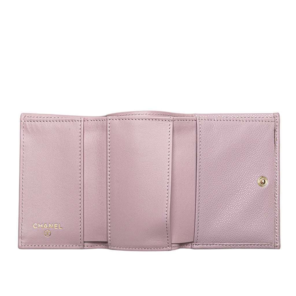 Chanel CC Quilted Caviar Compact Flap Wallet Pink Leather Good condition - Model View