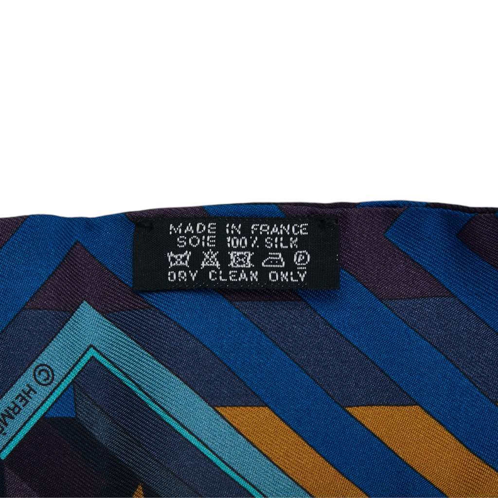 Hermès Le Fil d'Ariane Silk Twilly Scarf Blue Silk Very good condition - Model View