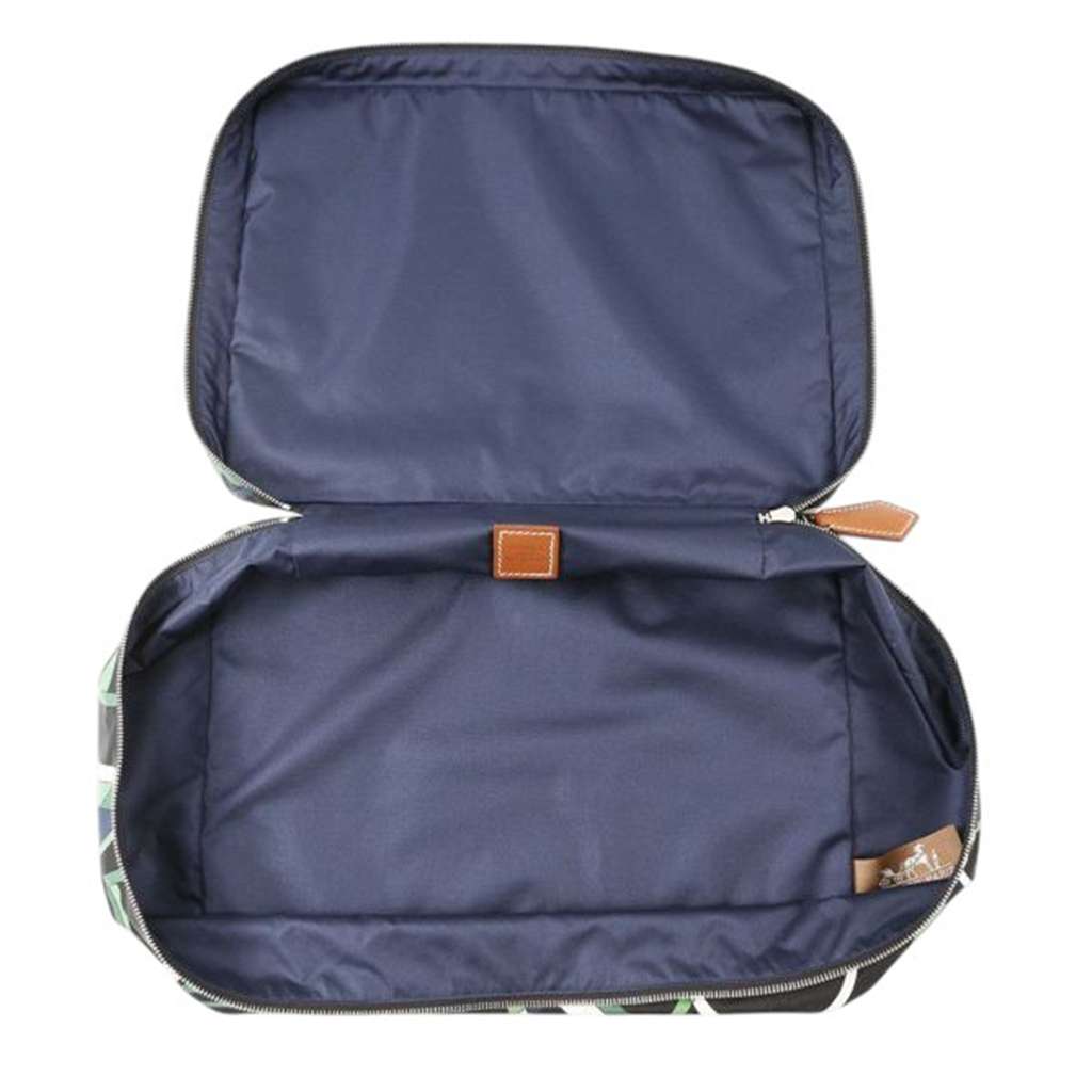 Hermès Travelsilk Housse de Voyage PM Black Silk Very good condition - Model View