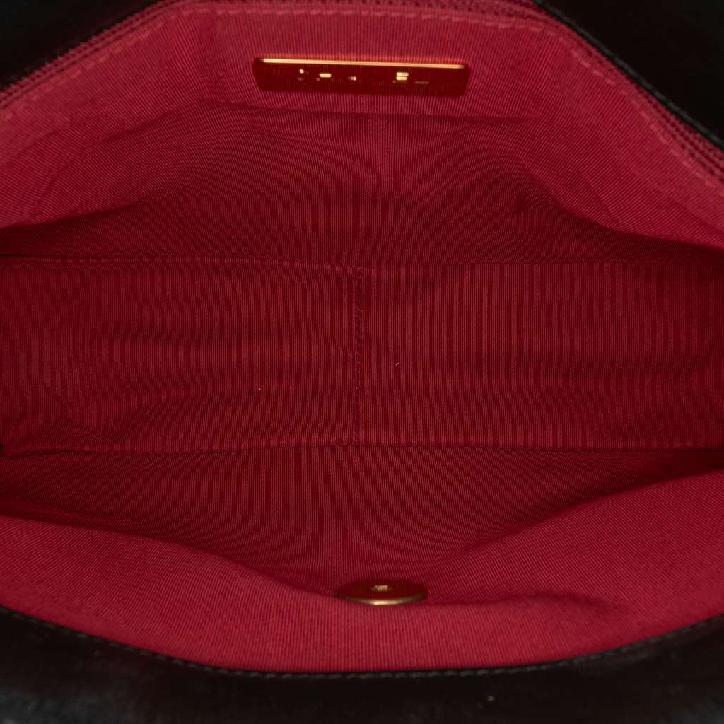 Chanel Large Lambskin 19 Flap Black Leather Good condition - Model View