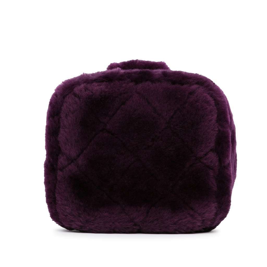 Chanel Small Quilted Shearling Vanity Case Purple Very good - Model View