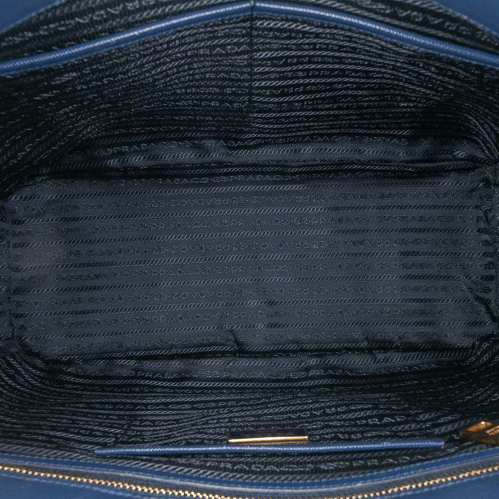 Prada Large Saffiano Lux Galleria Double Zip Tote Blue Leather Very good - Model View