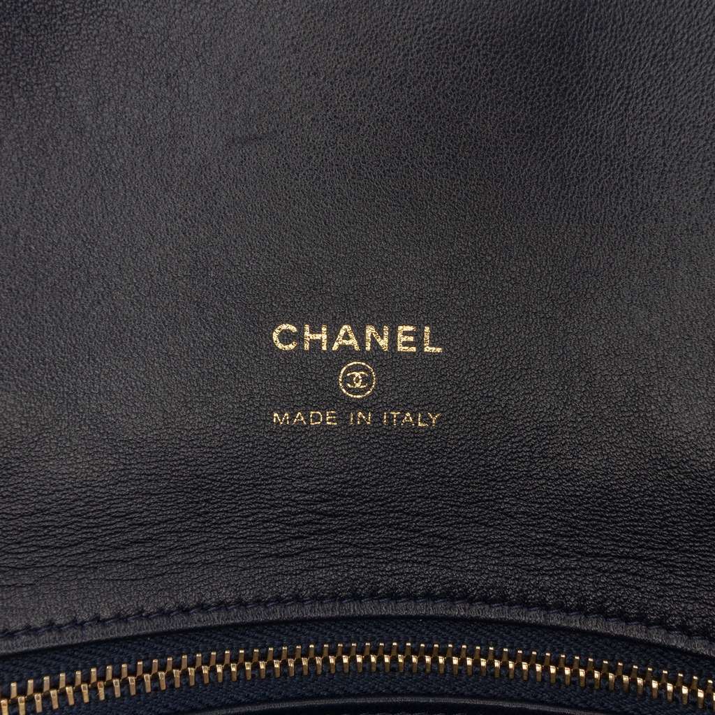Chanel Quilted Velvet 31 Clutch Blue Velvet Good - Box View