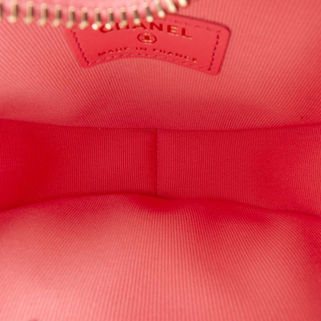 Chanel Mini Lambskin CC in Love Heart Crossbody Pink Leather Very good condition - Model View