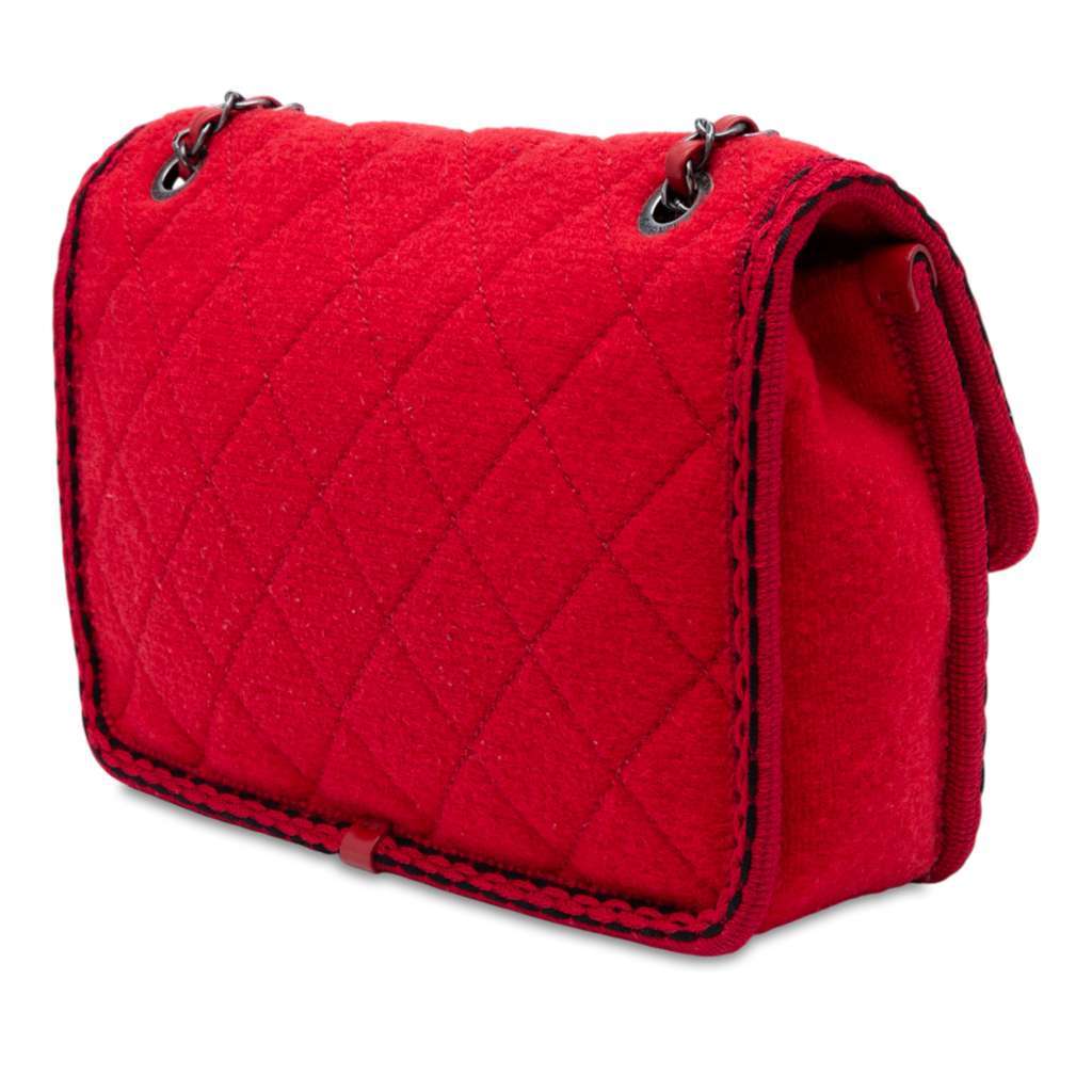 Chanel Paris-Salzburg Medium Quilted Wool Edelweiss Flap Red Wool Good condition - Back View