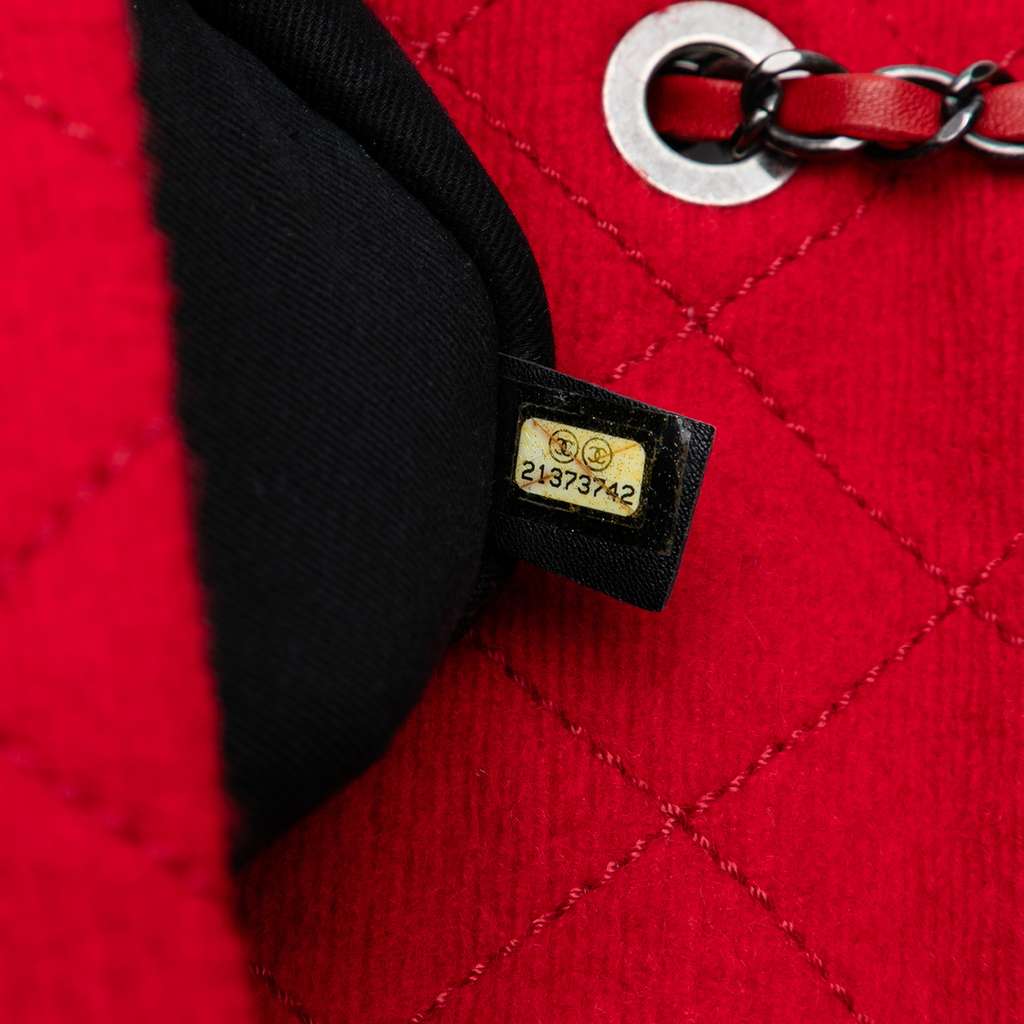 Chanel Paris-Salzburg Medium Quilted Wool Edelweiss Flap Red Wool Good condition - Box View