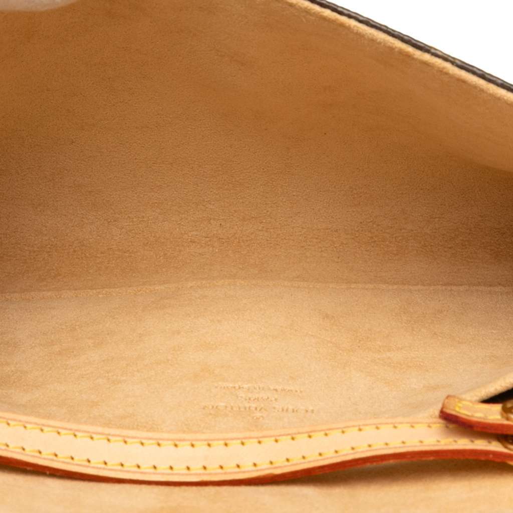 Louis Vuitton Monogram Pochette Twin GM Brown Very good - Model View