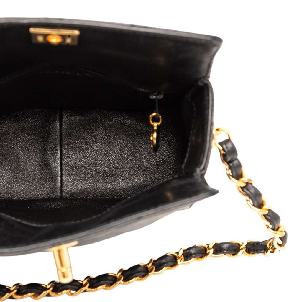 Chanel CC Quilted Lambskin Turnlock Handbag Black Leather Very good - Model View