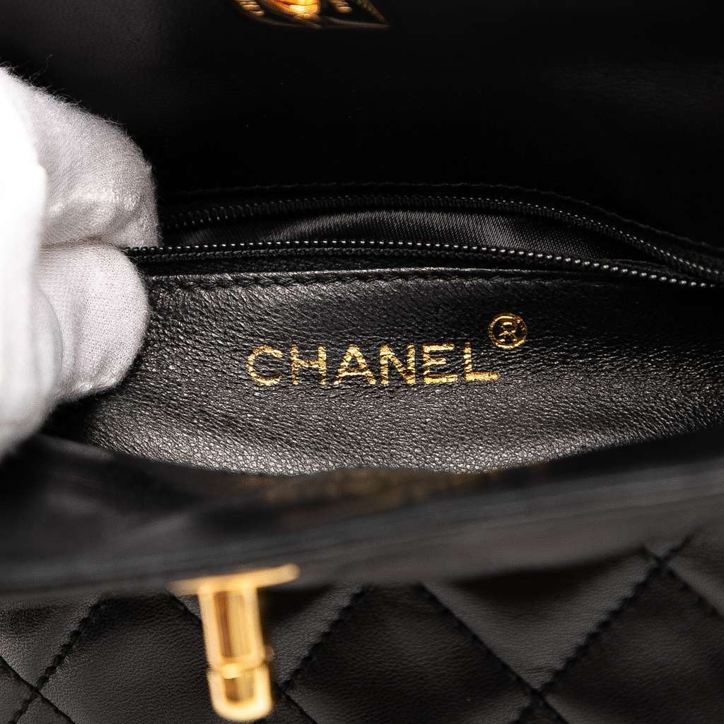Chanel CC Quilted Lambskin Turnlock Handbag Black Leather Very good - Box View