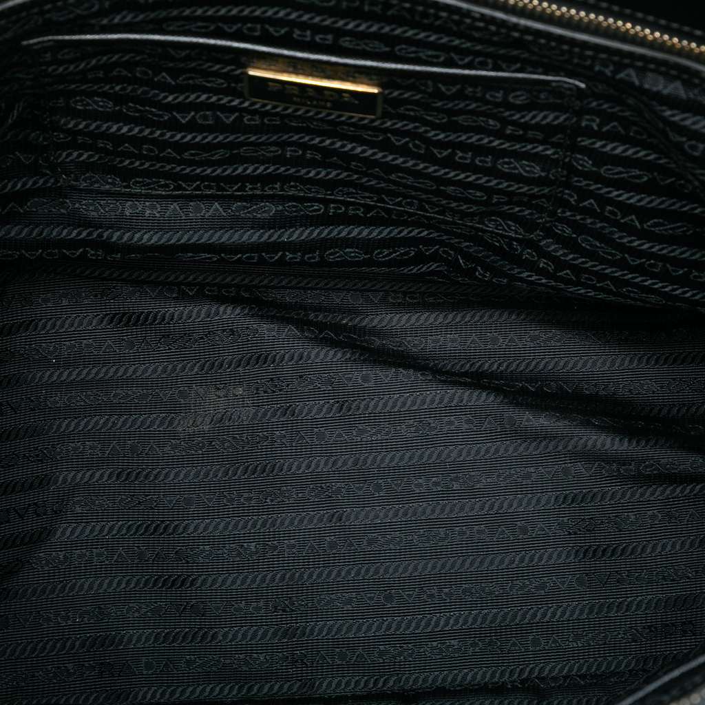 Prada Large Saffiano Lux Galleria Double Zip Tote Black Leather Good condition - Model View
