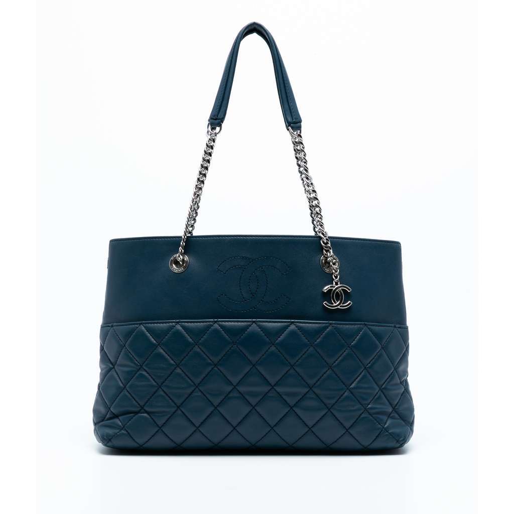 Chanel Medium Quilted Lambskin Urban Delight Tote Blue Leather Very good - Front View