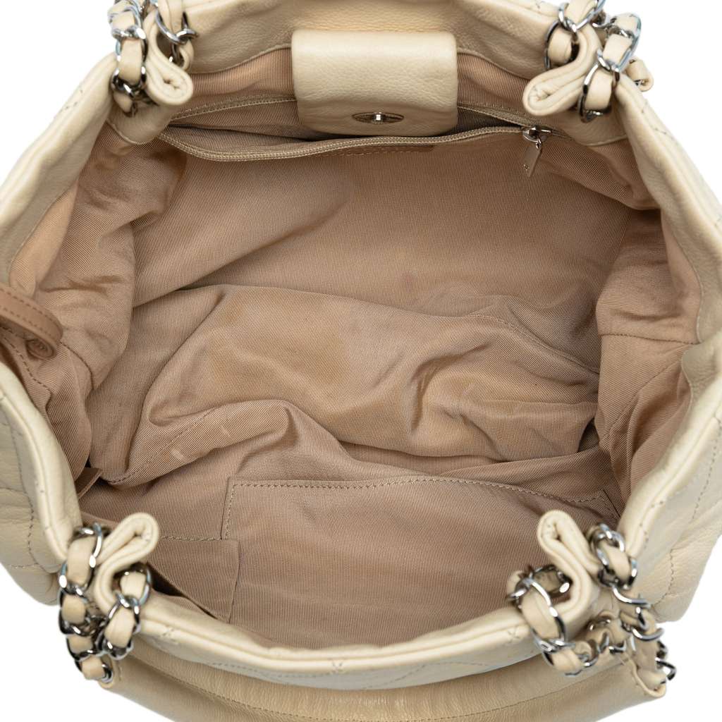 Chanel CC Quilted Caviar Expandable Tote White Leather Very good - Model View