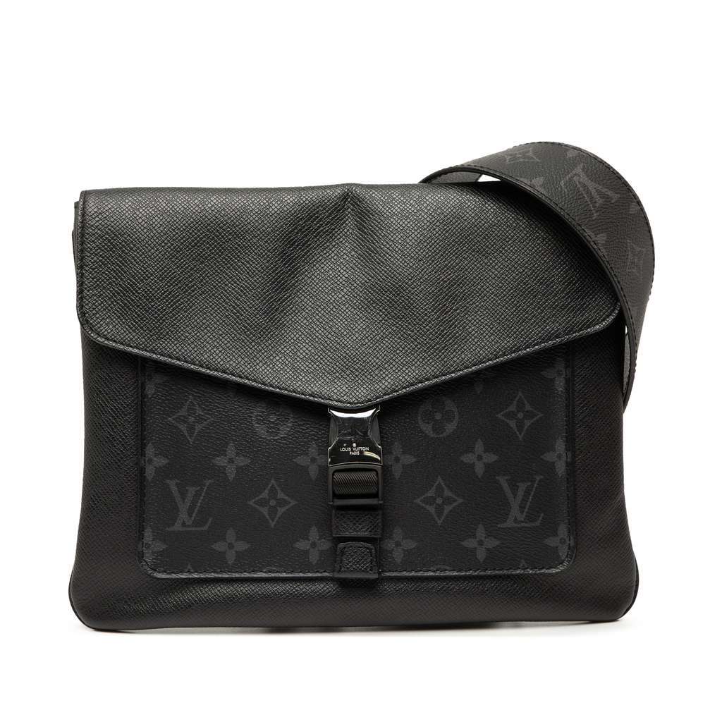 Louis Vuitton Taigarama Outdoor Flap Messenger Black Leather Very good condition - Front View