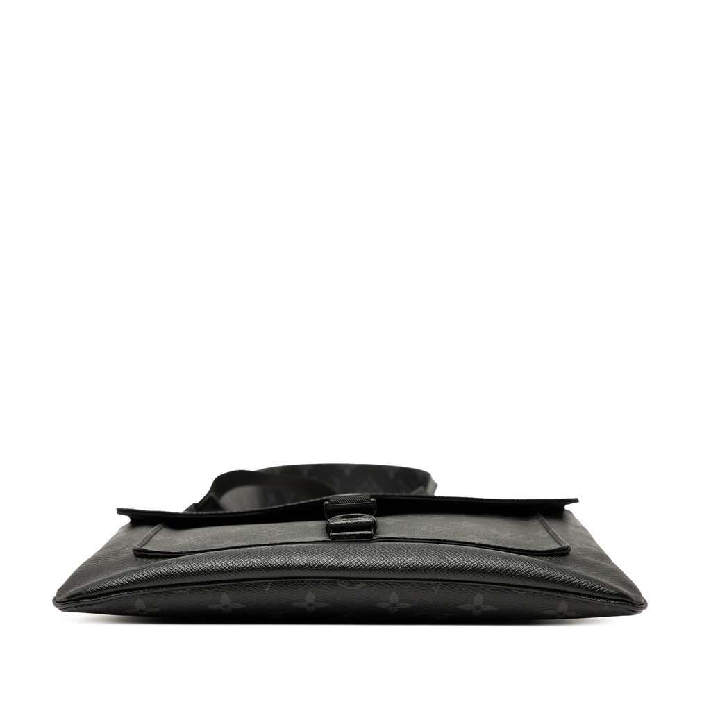 Louis Vuitton Taigarama Outdoor Flap Messenger Black Leather Very good condition - Inside View