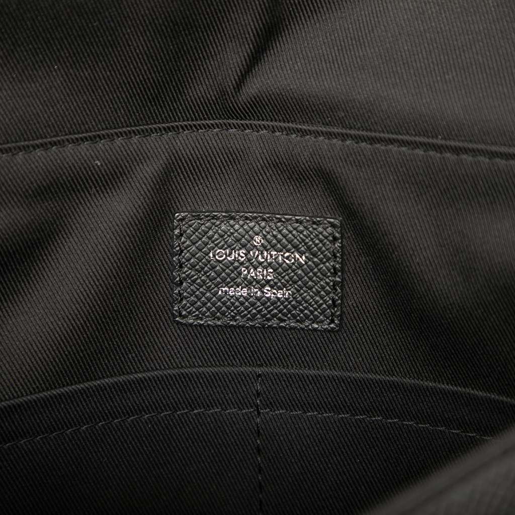 Louis Vuitton Taigarama Outdoor Flap Messenger Black Leather Very good condition - Box View
