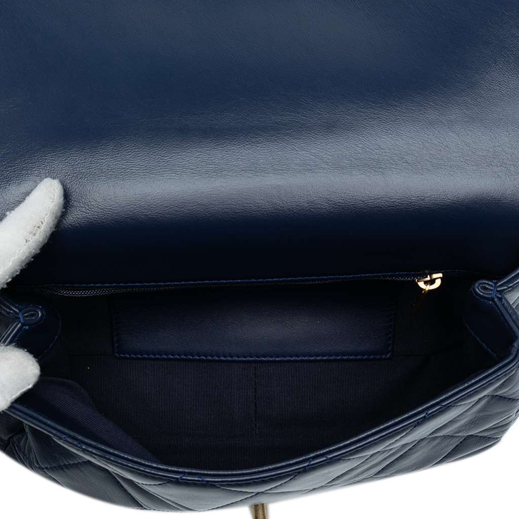 Chanel CC Quilted Lambskin Coin Chain Flap Blue Leather Good condition - Model View