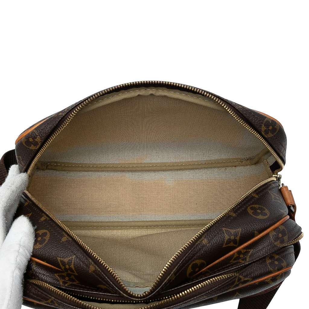 Louis Vuitton Monogram Reporter PM Brown Fair condition - Model View