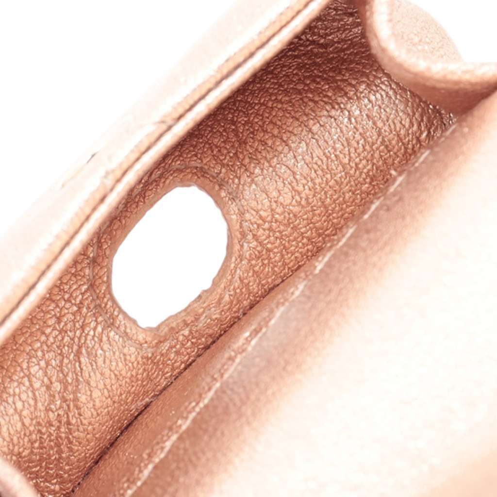 Chanel CC Quilted Metallic Lambskin Coin Pouch and AirPods Pro Case Pink Leather Very good condition - Model View