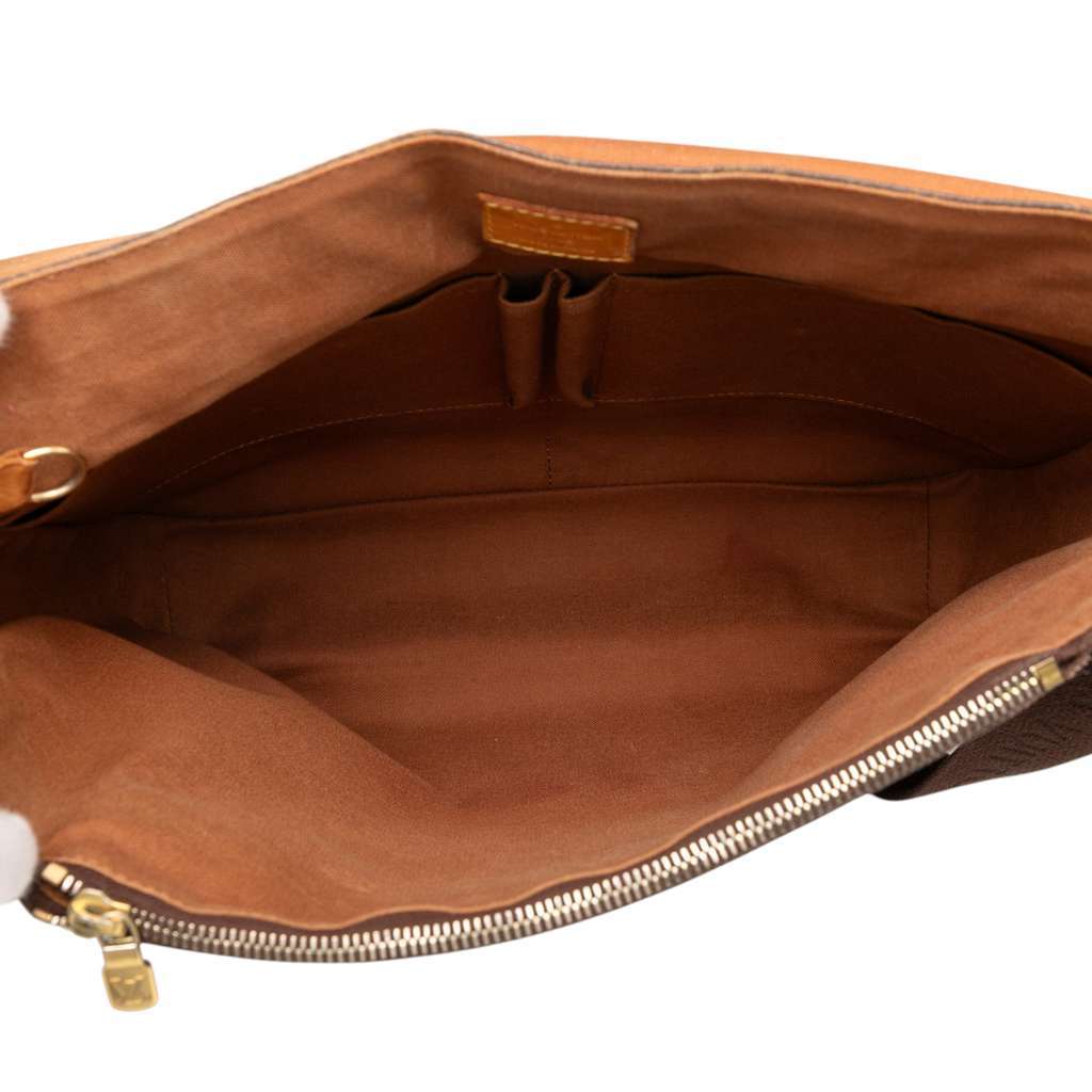 Louis Vuitton Monogram Beaubourg Messenger MM Brown Good condition - Model View