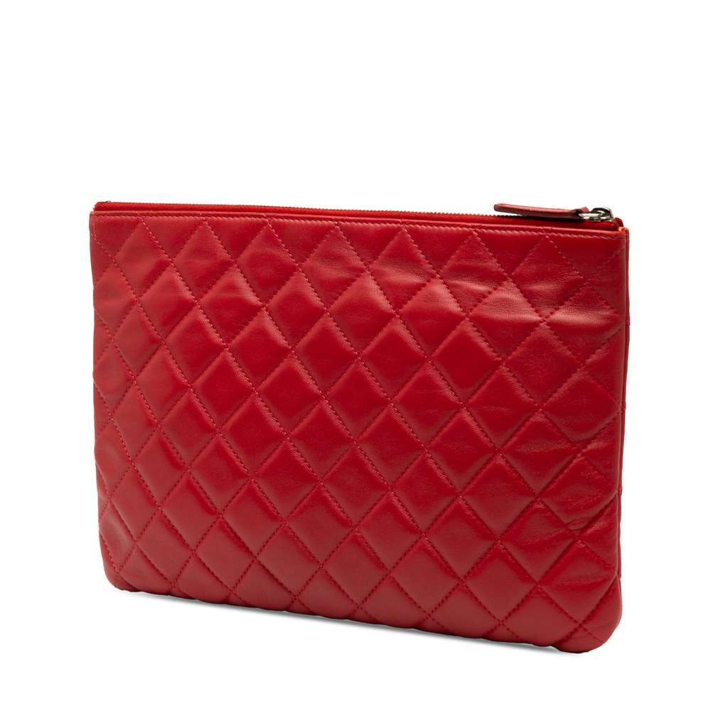 Chanel Medium Quilted Lambskin O Case Clutch Red Leather Good condition - Back View
