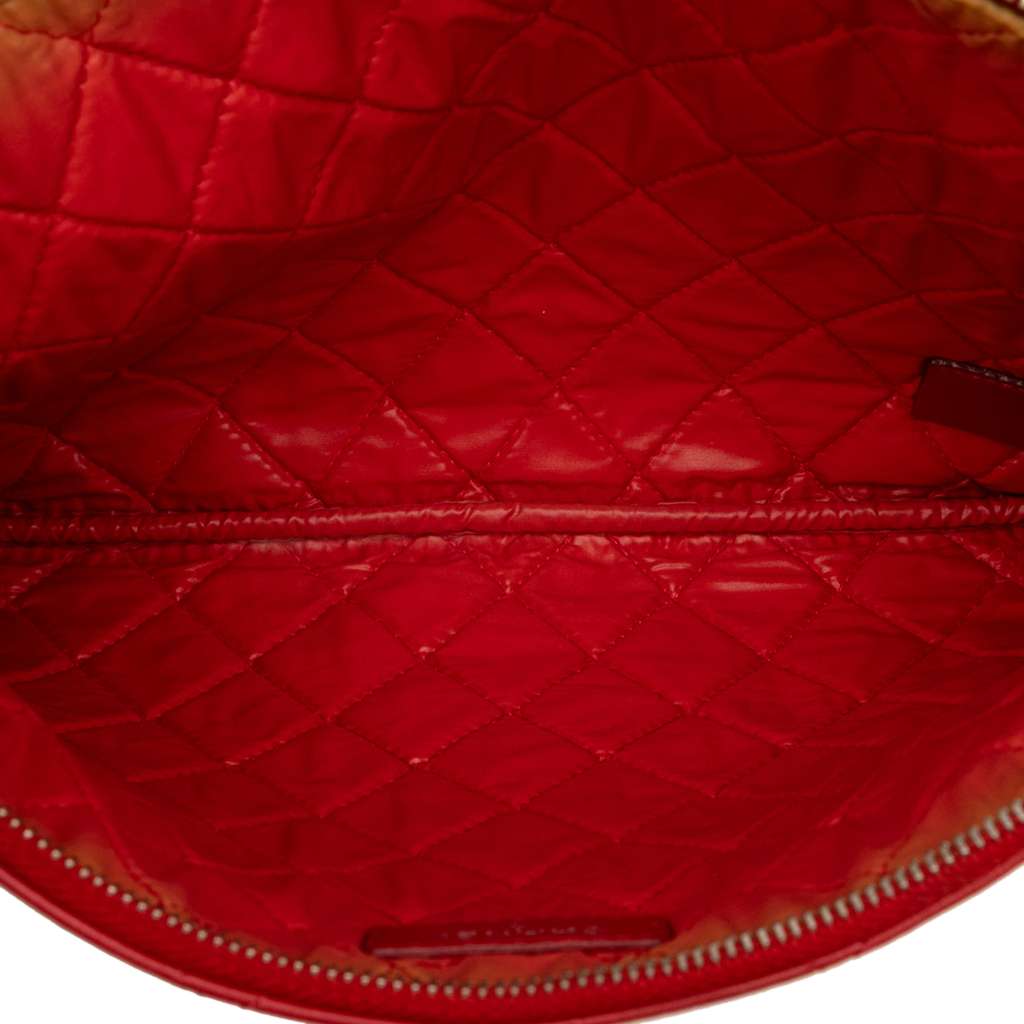 Chanel Medium Quilted Lambskin O Case Clutch Red Leather Good condition - Model View