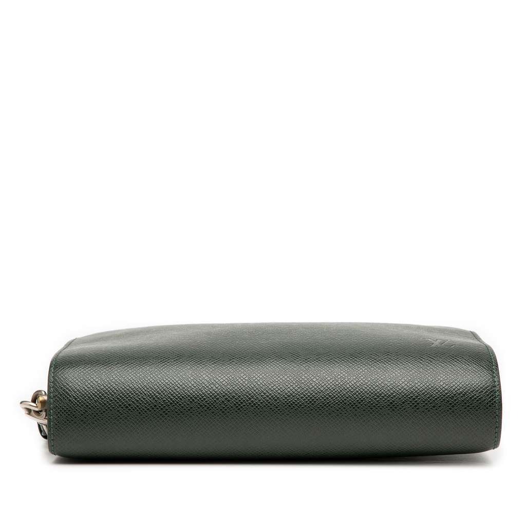 Louis Vuitton Taiga Pochette Baikal Green Leather Good condition - Inside View