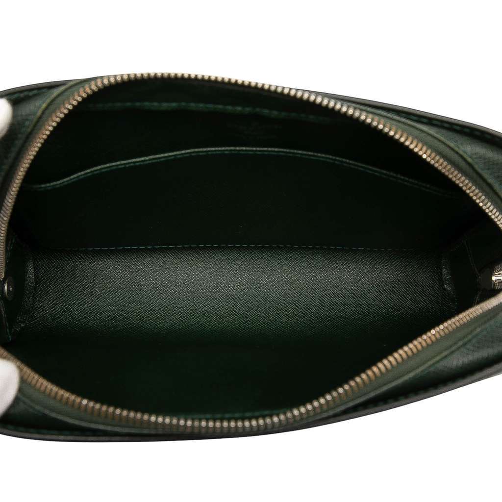 Louis Vuitton Taiga Pochette Baikal Green Leather Good condition - Model View