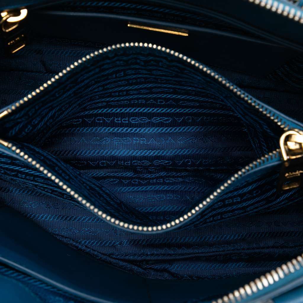 Prada Medium Saffiano Lux Promenade Satchel Blue Leather Very good - Model View