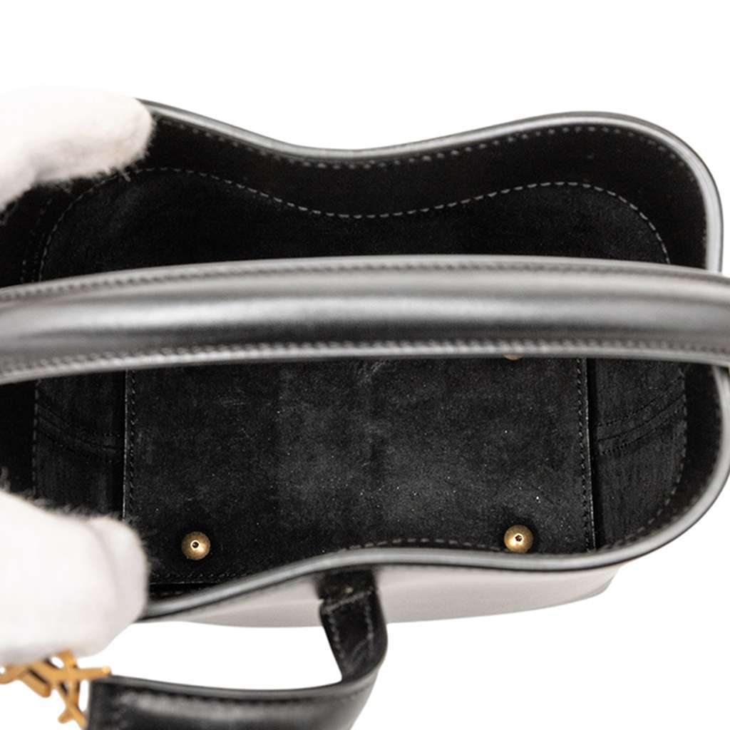 Saint Laurent Mini Shiny Calfskin Le 37 Bucket Bag Black Leather Good condition - Model View