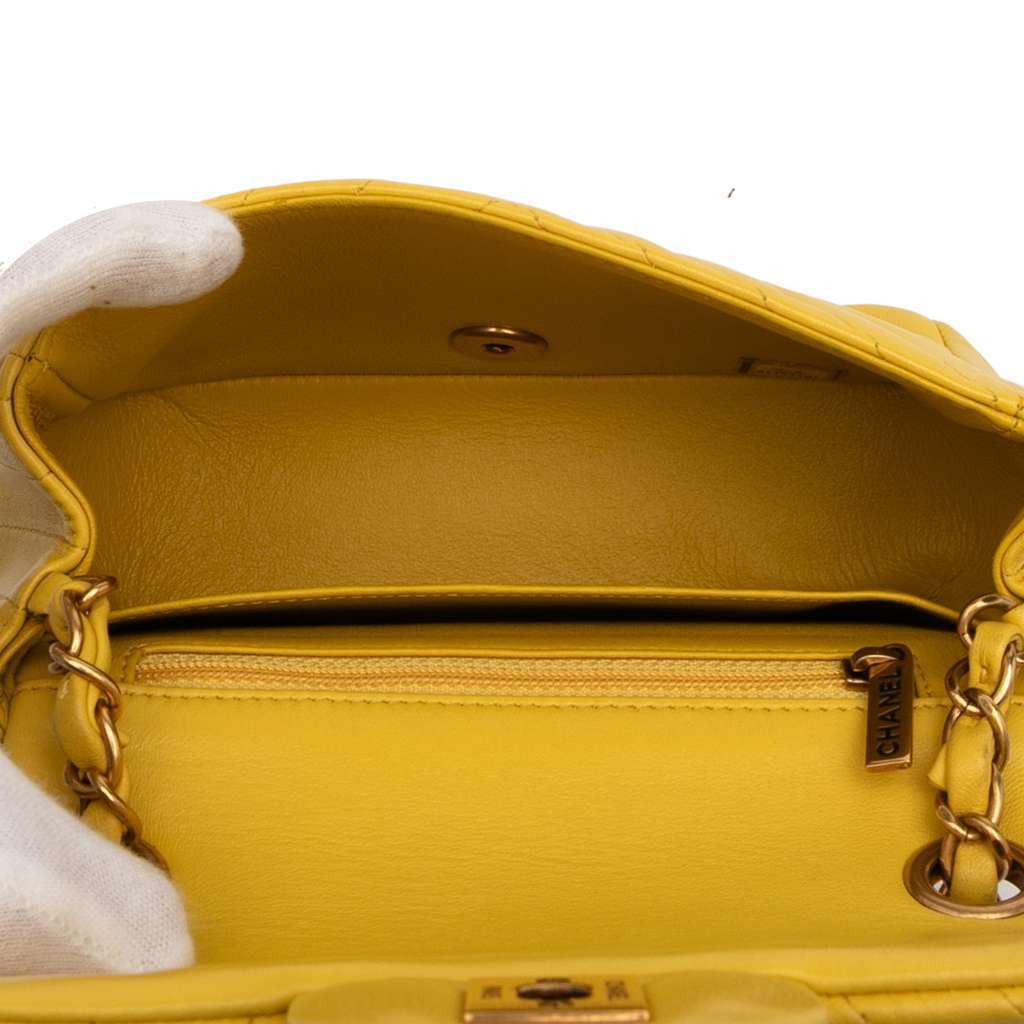 Chanel Mini Square Classic Chevron Lambskin Single Flap Yellow Leather Good condition - Model View