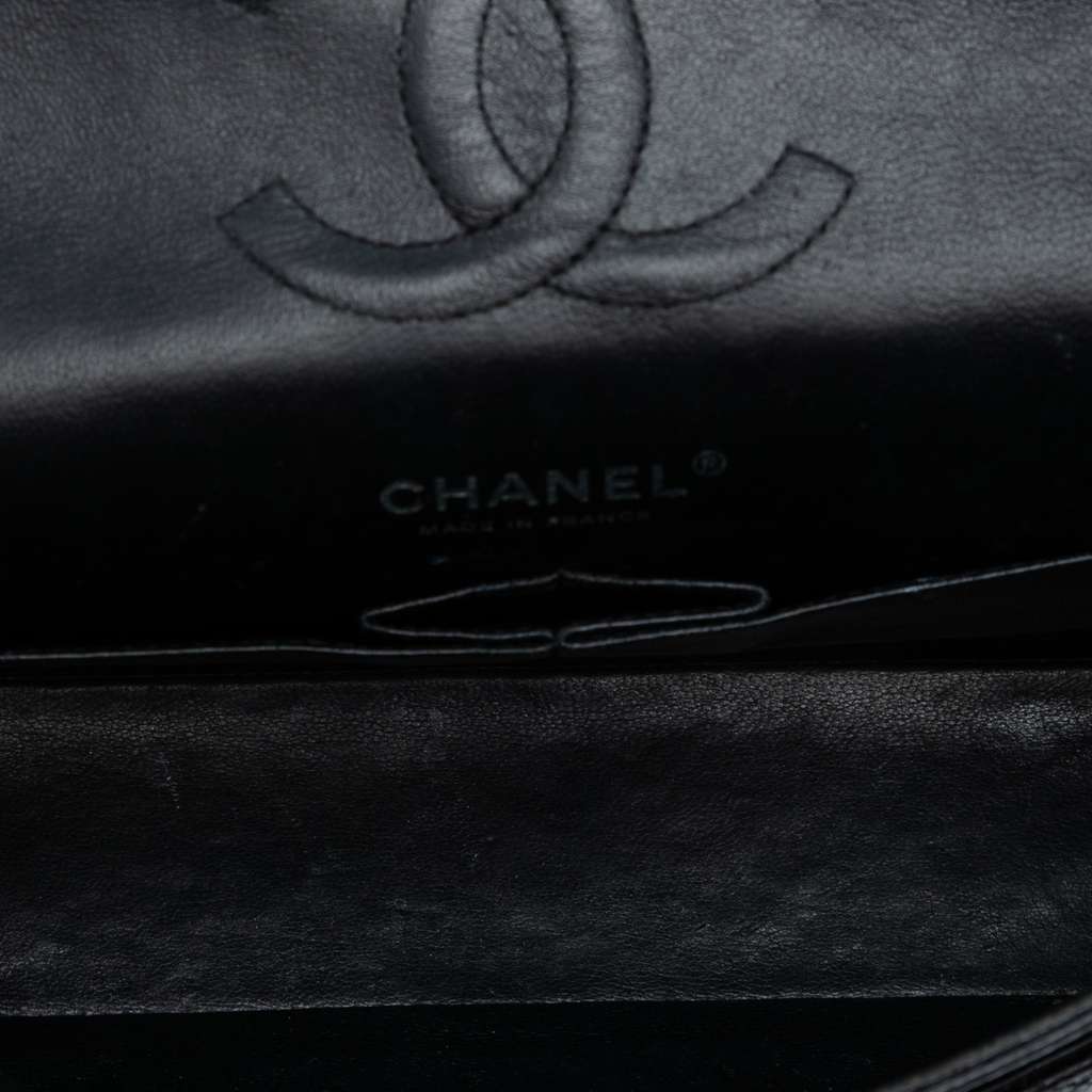 Chanel Medium Classic Caviar Double Flap Black Leather Very good condition - Model View