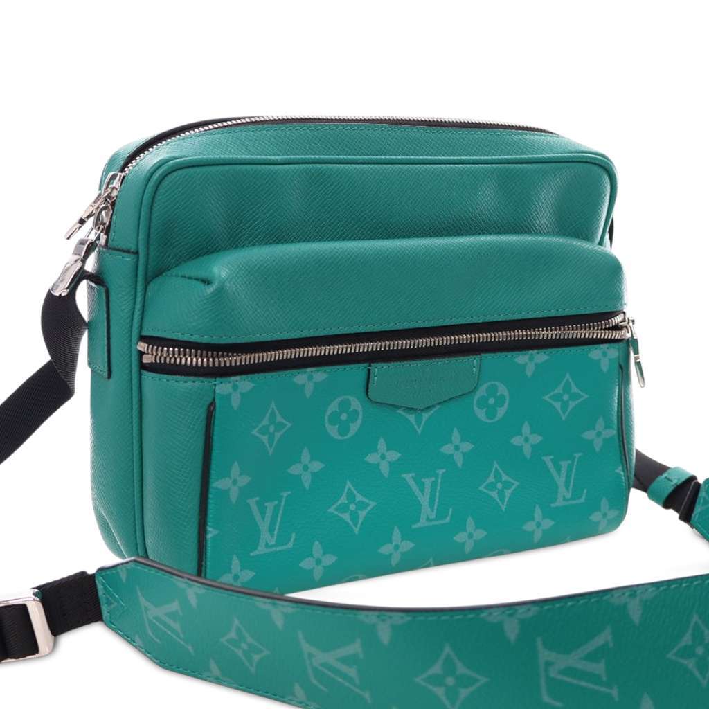 Louis Vuitton Monogram Taigarama Outdoor Messenger Green Leather Good condition - Back View