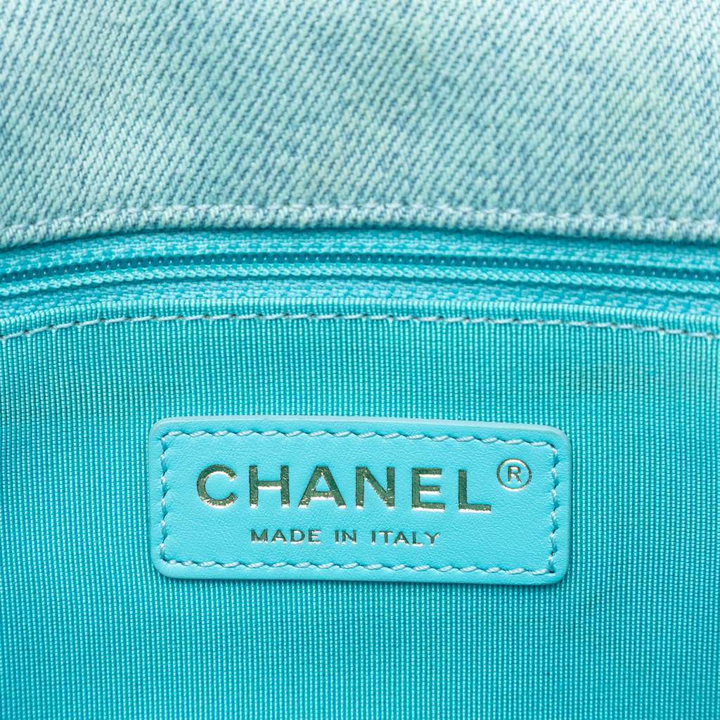 Chanel Small CC Quilted Denim Messenger Flap Blue Denim Very good - Box View