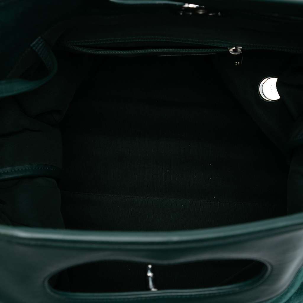 Chanel Extra Large Stitched Wool and Calfskin 31 Shopping Bag Green Wool Very good - Model View
